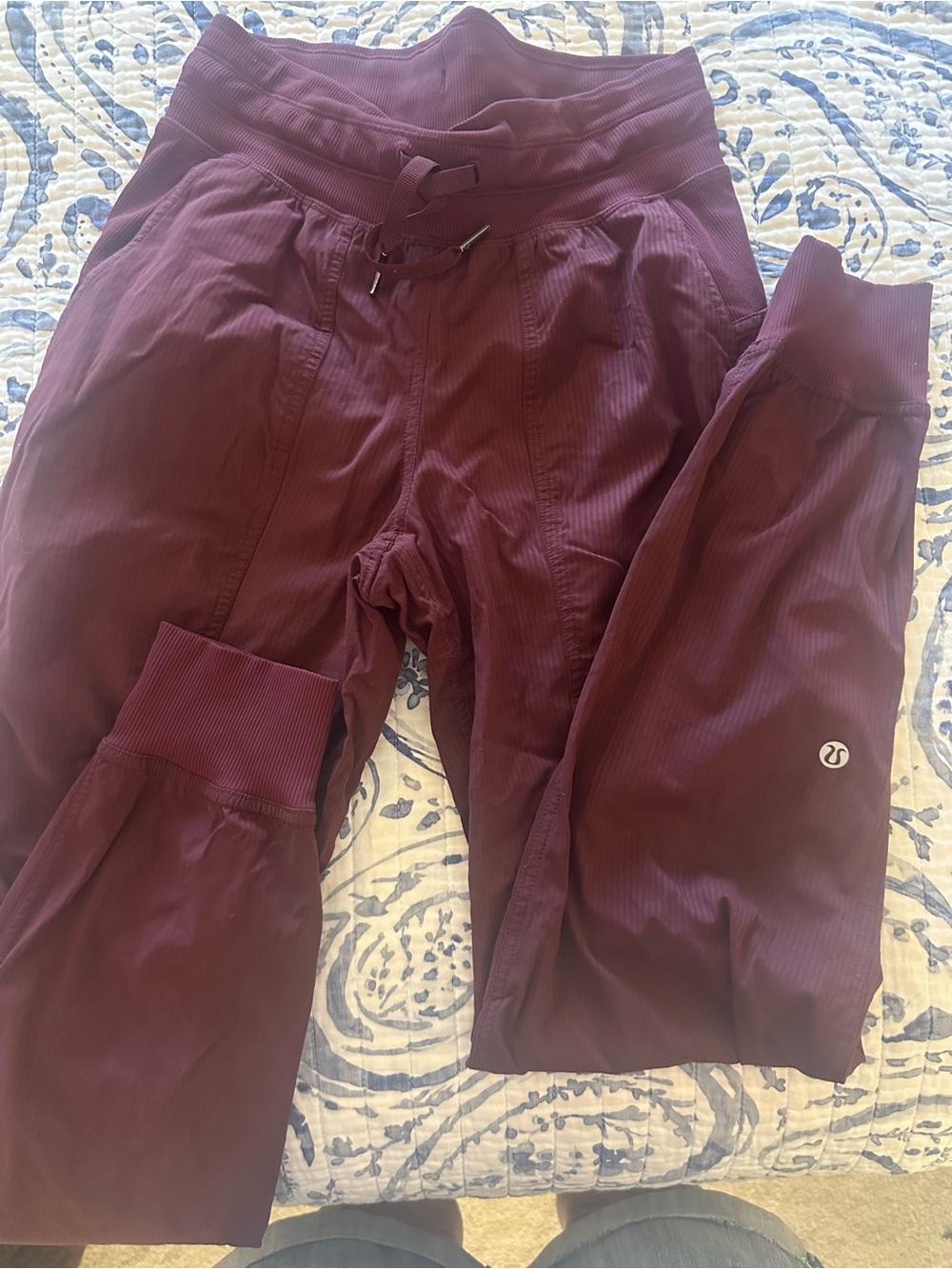 Lululemon Burgundy Maroon Dance Studio Joggers 2 EXC - Picture 4 of 9